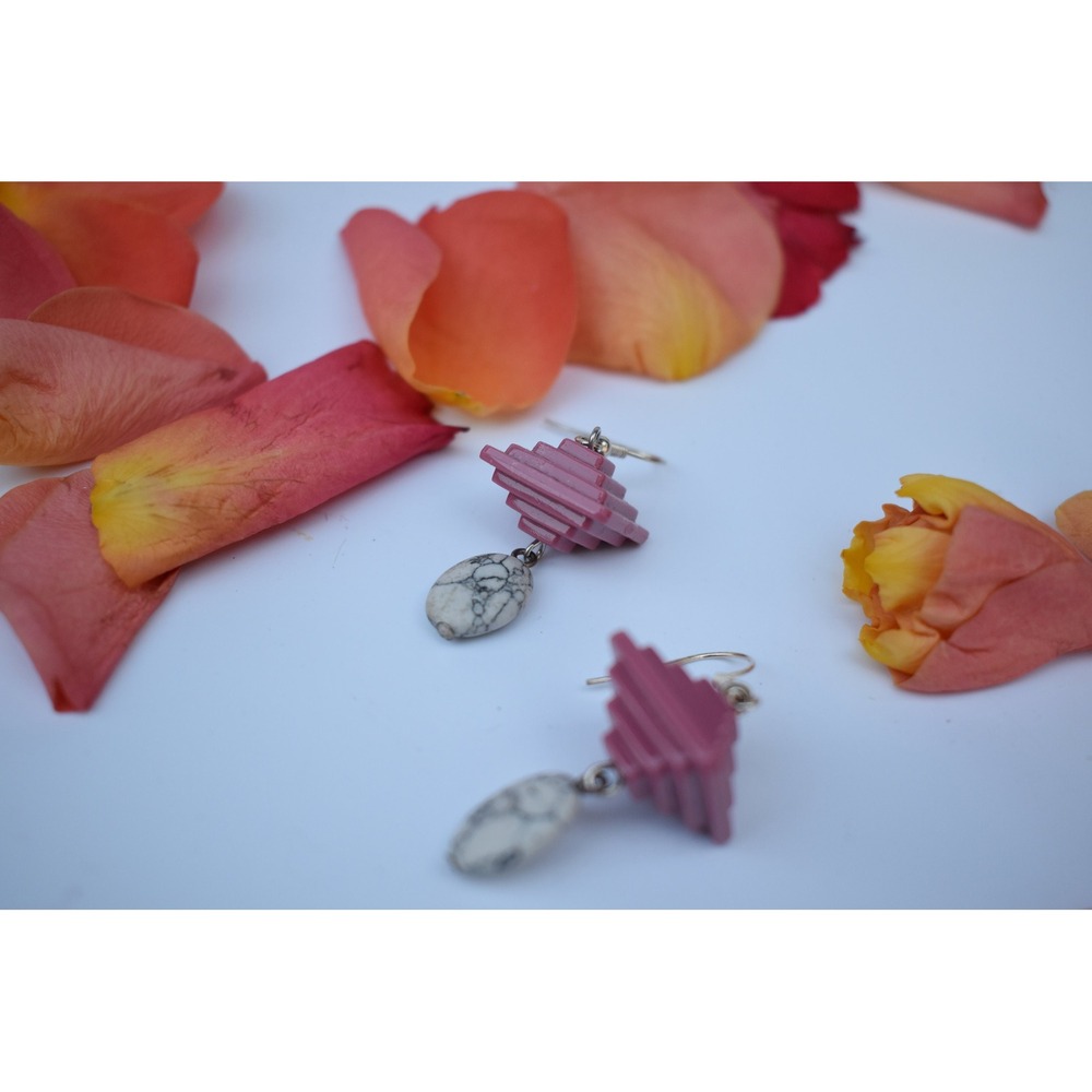funky retro mauve pyramids and natural howlite beads